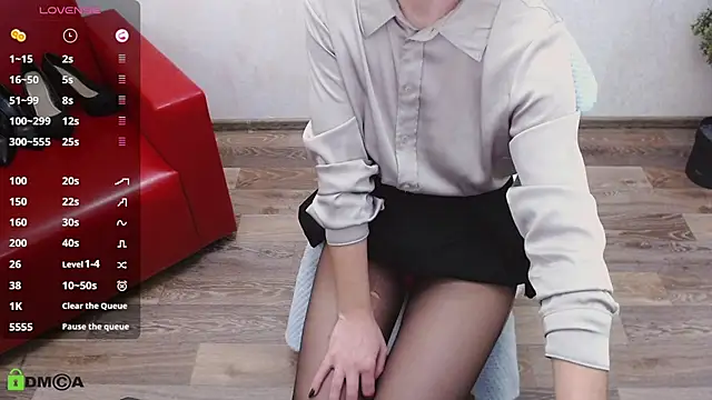 Snapshot of VickyGolden chatting on 11-17-25, 04:40 VickyGolden online show from 11-17-25, 04:40