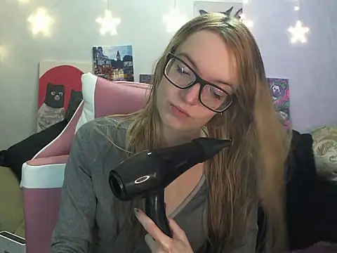 Snapshot of SecretSophia chatting on 11-18-25, 09:08 SecretSophia online show from 11-18-25, 09:08