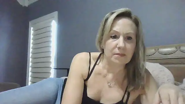 Lisaisluscious online show from 02-19-25, 02:34