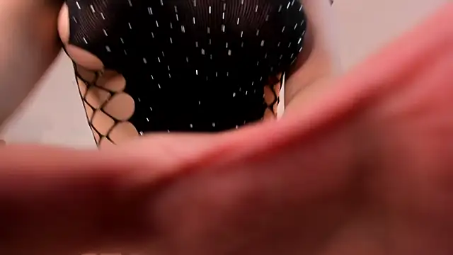 Snapshot of Kim_Blane chatting on 12-29-24, 03:22 Kim Blane online show from 12-29-24, 03:22