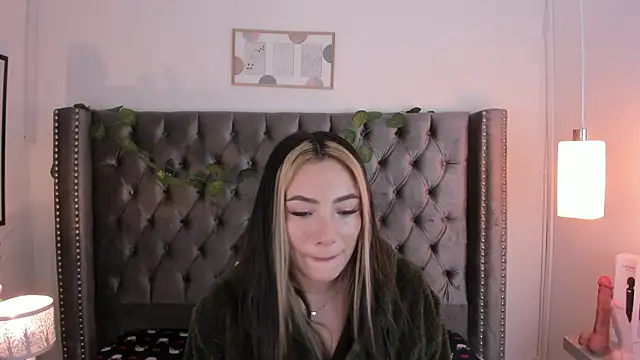 Snapshot of Kim_Blane chatting on 02-01-25, 03:30 Kim Blane online show from 02-01-25, 03:30