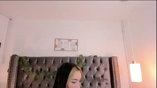 Snapshot of Kim_Blane chatting on 02-07-25, 08:11 Kim Blane online show from 02-07-25, 08:11