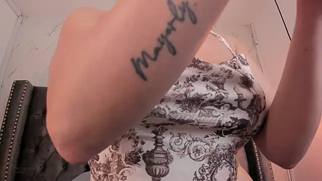 Snapshot of Kim_Blane chatting on 10-07-25, 03:36 Kim Blane online show from 10-07-25, 03:36