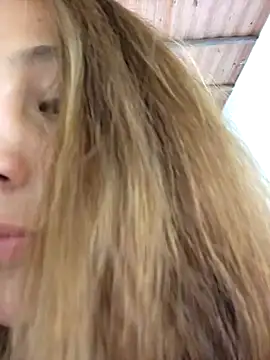 Snapshot of VickyHoult chatting on 12-28-24, 06:50 VickyHoult online show from 12-28-24, 06:50