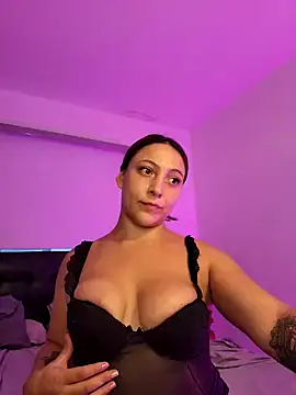 Snapshot of VickyHoult chatting on 02-06-25, 11:04 VickyHoult online show from 02-06-25, 11:04