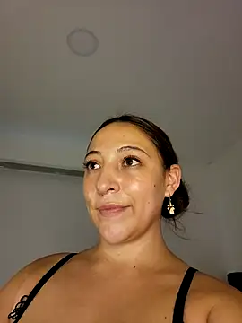 Snapshot of VickyHoult chatting on 03-21-25, 10:50 VickyHoult online show from 03-21-25, 10:50