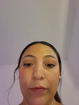 Snapshot of VickyHoult chatting on 10-14-25, 08:42 VickyHoult online show from 10-14-25, 08:42