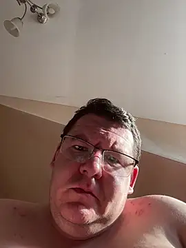 Snapshot of Tomi2244 chatting on 03-11-26, 02:34 Tomi2244 online show from 03-11-26, 02:34