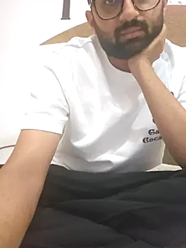 Snapshot of love4shownude chatting on 03-15-26, 05:19 love4shownude online show from 03-15-26, 05:19