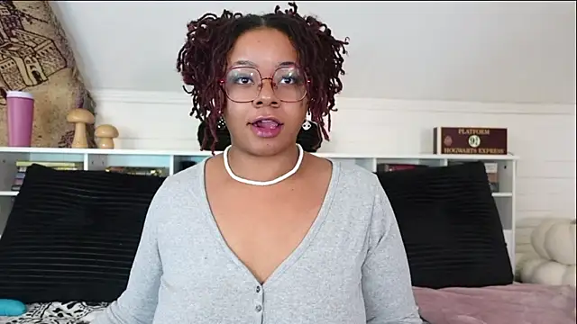 Snapshot of -khayaparker chatting on 02-14-26, 07:32 -khayaparker online show from 02-14-26, 07:32