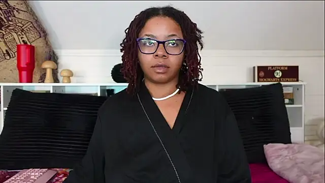 Snapshot of -khayaparker chatting on 02-20-26, 01:11 -khayaparker online show from 02-20-26, 01:11