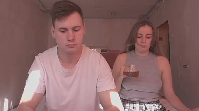 Snapshot of FluffyHat chatting on 12-20-24, 09:21 FluffyHat online show from 12-20-24, 09:21