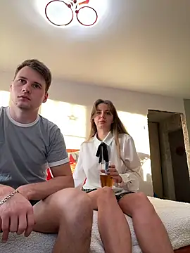 Snapshot of FluffyHat chatting on 01-06-25, 05:41 FluffyHat online show from 01-06-25, 05:41