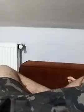 Snapshot of Aykut1990 chatting on 10-15-25, 04:40 Aykut1990 online show from 10-15-25, 04:40