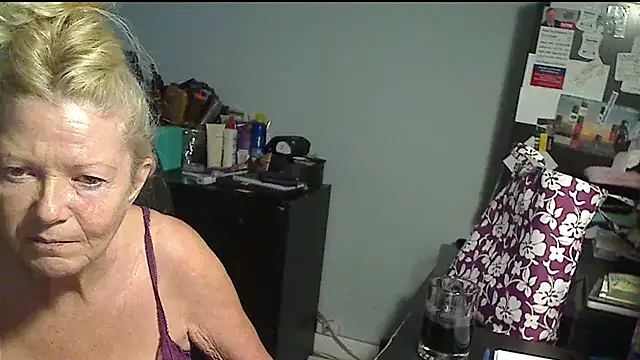 XTRAHORNYONE online show from 09-10-25, 11:27