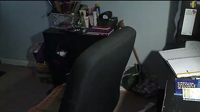 XTRAHORNYONE online show from 11-18-25, 05:01