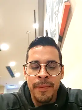 Snapshot of towers_j chatting on 03-22-25, 01:43 towers j online show from 03-22-25, 01:43