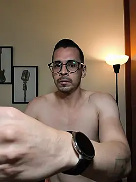 Snapshot of towers_j chatting on 07-04-26, 04:35 towers j online show from 07-04-26, 04:35