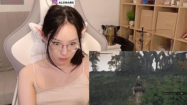 Snapshot of aliiiiiina chatting on 12-29-24, 09:52 aliiiiiina online show from 12-29-24, 09:52