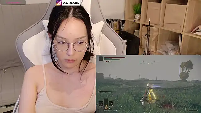 Snapshot of aliiiiiina chatting on 12-31-24, 03:01 aliiiiiina online show from 12-31-24, 03:01