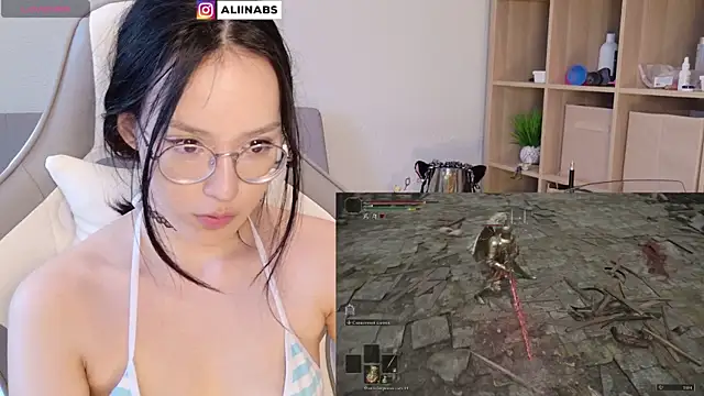 Snapshot of aliiiiiina chatting on 12-31-24, 06:05 aliiiiiina online show from 12-31-24, 06:05