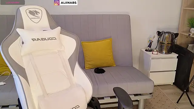 Snapshot of aliiiiiina chatting on 01-02-25, 03:26 aliiiiiina online show from 01-02-25, 03:26