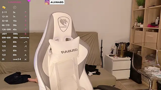 Snapshot of aliiiiiina chatting on 01-08-25, 11:54 aliiiiiina online show from 01-08-25, 11:54