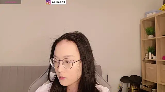 Snapshot of aliiiiiina chatting on 01-16-25, 06:37 aliiiiiina online show from 01-16-25, 06:37