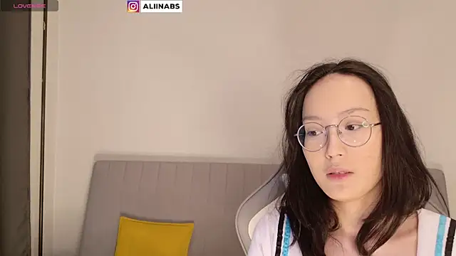 Snapshot of aliiiiiina chatting on 01-24-25, 11:56 aliiiiiina online show from 01-24-25, 11:56
