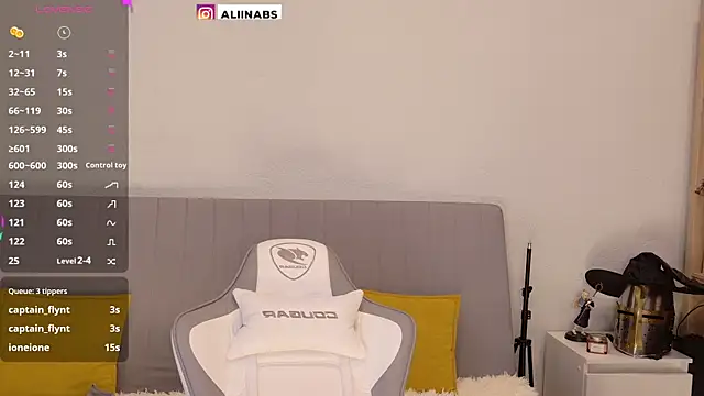 Snapshot of aliiiiiina chatting on 01-25-25, 02:58 aliiiiiina online show from 01-25-25, 02:58