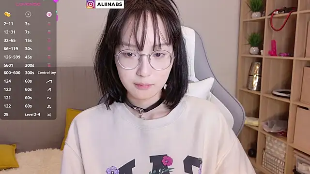 Snapshot of aliiiiiina chatting on 02-06-25, 07:07 aliiiiiina online show from 02-06-25, 07:07