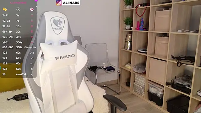 Snapshot of aliiiiiina chatting on 02-09-25, 08:45 aliiiiiina online show from 02-09-25, 08:45