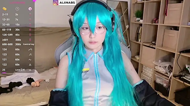 Snapshot of aliiiiiina chatting on 03-06-25, 04:49 aliiiiiina online show from 03-06-25, 04:49