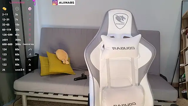 Snapshot of aliiiiiina chatting on 03-23-25, 05:10 aliiiiiina online show from 03-23-25, 05:10