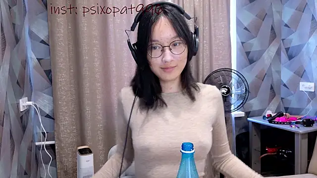 Snapshot of aliiiiiina chatting on 09-13-25, 05:07 aliiiiiina online show from 09-13-25, 05:07