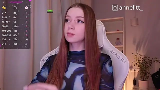 Snapshot of Annelitt chatting on 12-18-24, 08:47 Annelitt online show from 12-18-24, 08:47