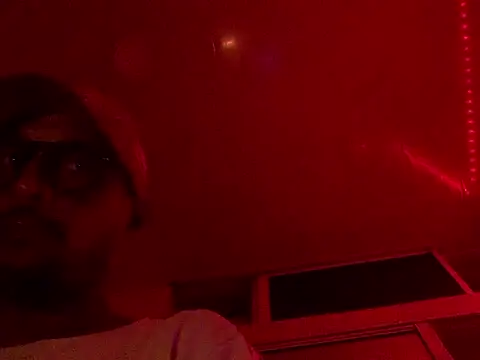 Snapshot of domigoodguy chatting on 12-04-24, 06:39 domigoodguy online show from 12-04-24, 06:39