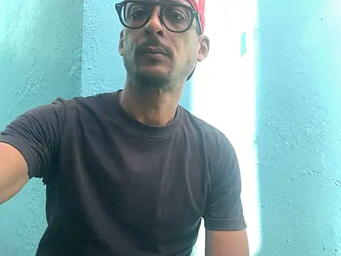 Snapshot of domigoodguy chatting on 12-11-24, 07:25 domigoodguy online show from 12-11-24, 07:25