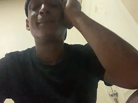 Snapshot of domigoodguy chatting on 02-20-25, 07:19 domigoodguy online show from 02-20-25, 07:19