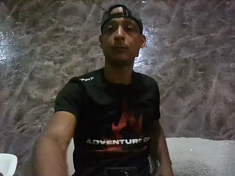 Snapshot of domigoodguy chatting on 10-13-25, 05:35 domigoodguy online show from 10-13-25, 05:35