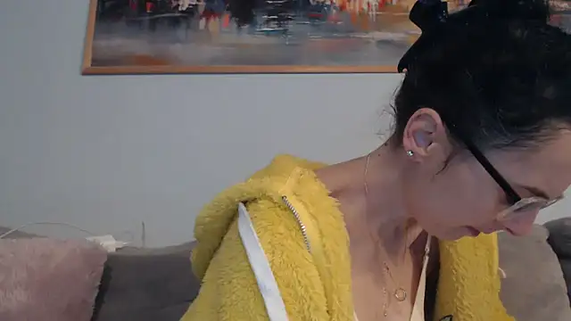 cleophee online show from 04-02-26, 05:49