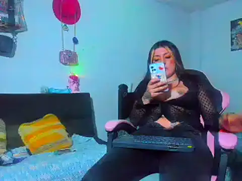 Snapshot of MARIANAWEED chatting on 02-25-26, 01:04 MARIANAWEED online show from 02-25-26, 01:04