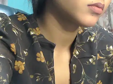 Snapshot of NancyRuvi chatting on 03-03-25, 02:37 NancyRuvi online show from 03-03-25, 02:37