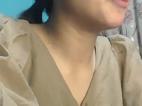 Snapshot of NancyRuvi chatting on 03-04-25, 02:32 NancyRuvi online show from 03-04-25, 02:32