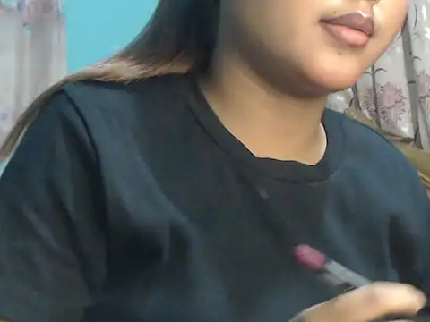 Snapshot of NancyRuvi chatting on 10-25-25, 04:13 NancyRuvi online show from 10-25-25, 04:13