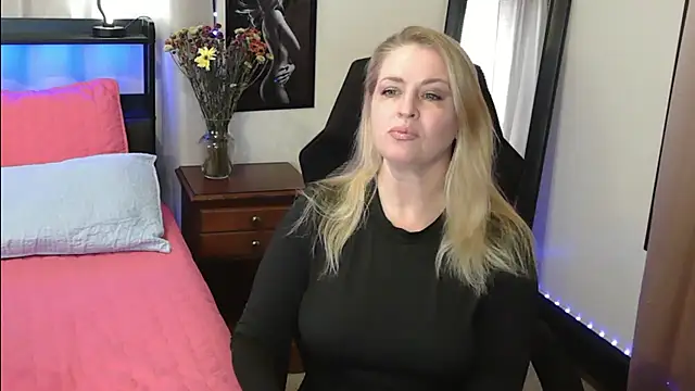 HollieBim online show from 12-05-24, 03:06