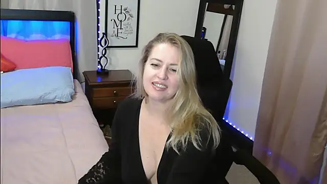 HollieBim online show from 12-16-24, 12:38