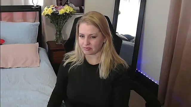 HollieBim online show from 01-16-25, 03:46