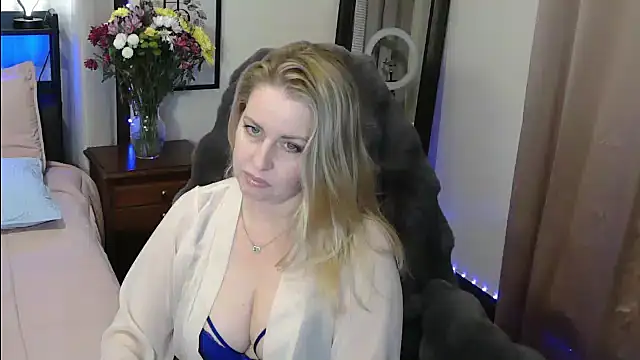 HollieBim online show from 02-09-25, 04:46