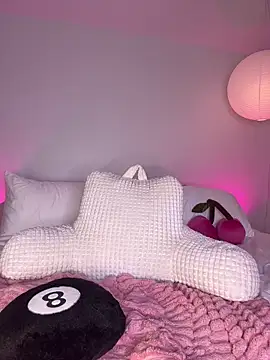 Snapshot of SerenaCloud chatting on 03-11-25, 01:26 SerenaCloud online show from 03-11-25, 01:26